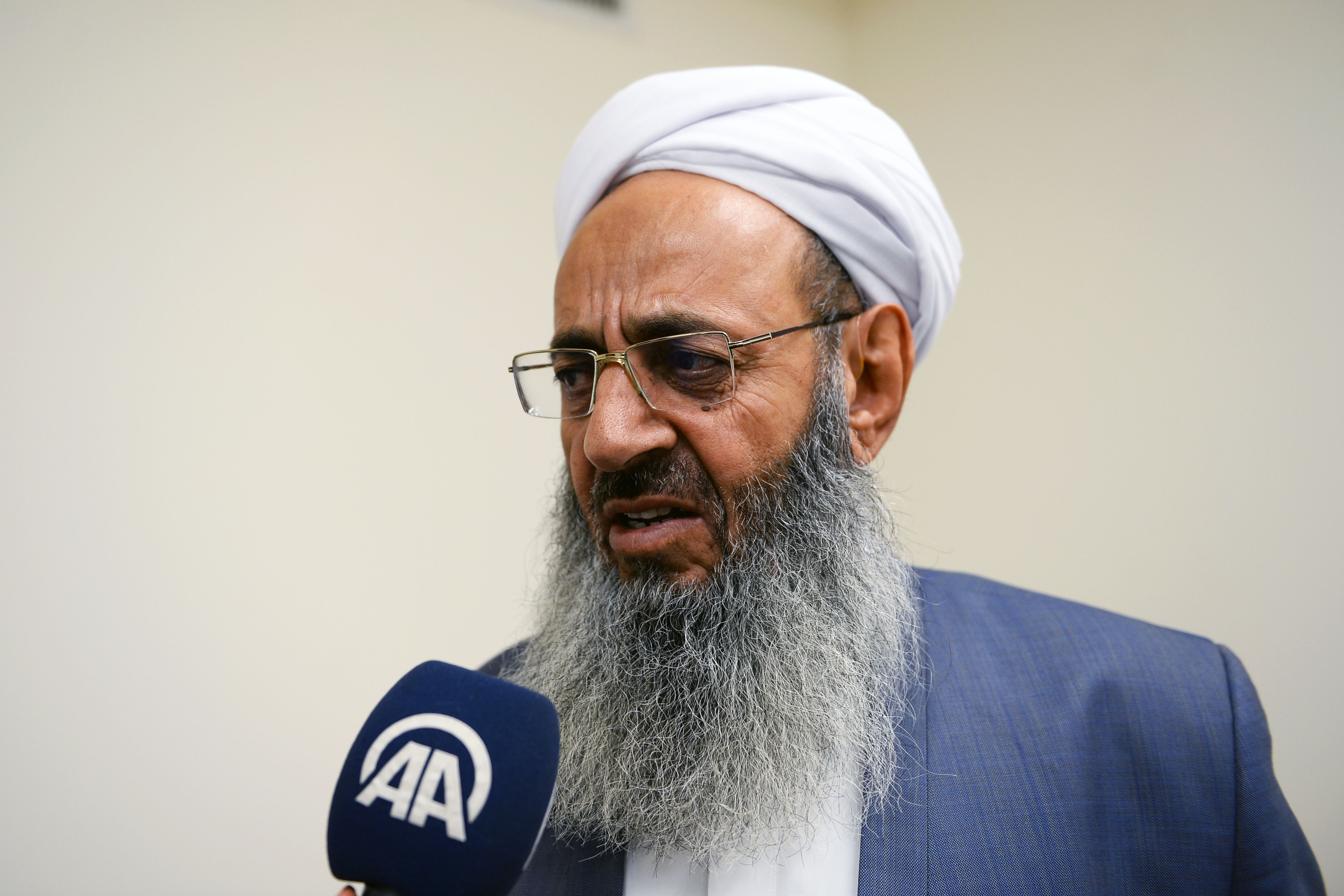 مولانا عبدالحمید: برای جلوگیری از فروپاشی اجتماعی در ایران، مسئولان باید با مردم کنار بیایند